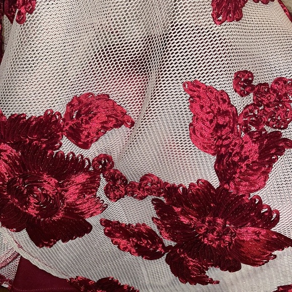 Gorgeous red high-low overlay dress - Picture 3 of 3